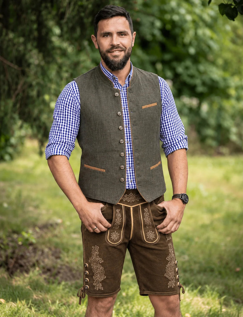 men lederhosen